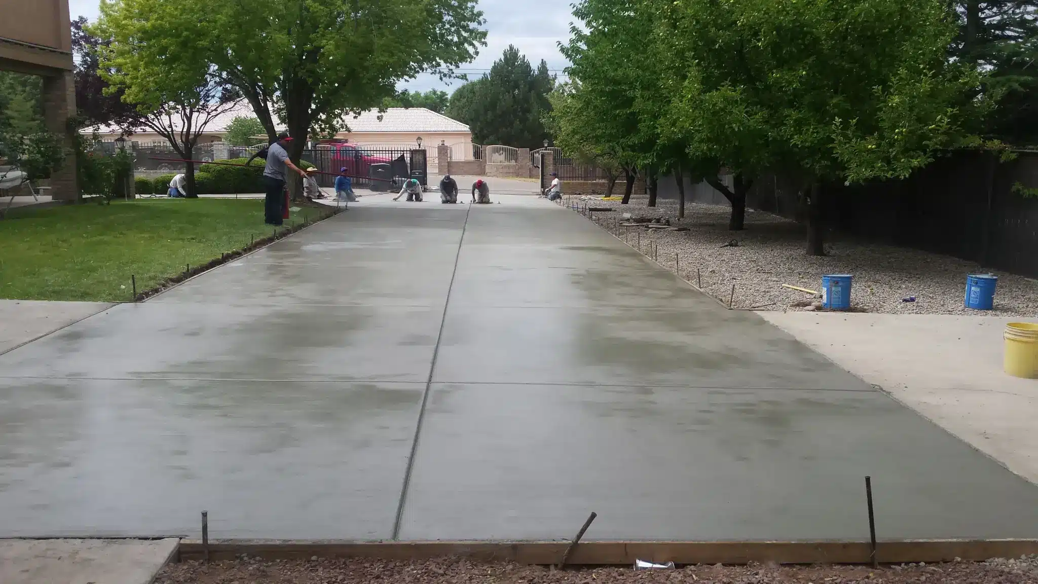 3500 sq ft gray concrete driveway in North Albuquerque Acres Albuquerque NM by M&M Concrete